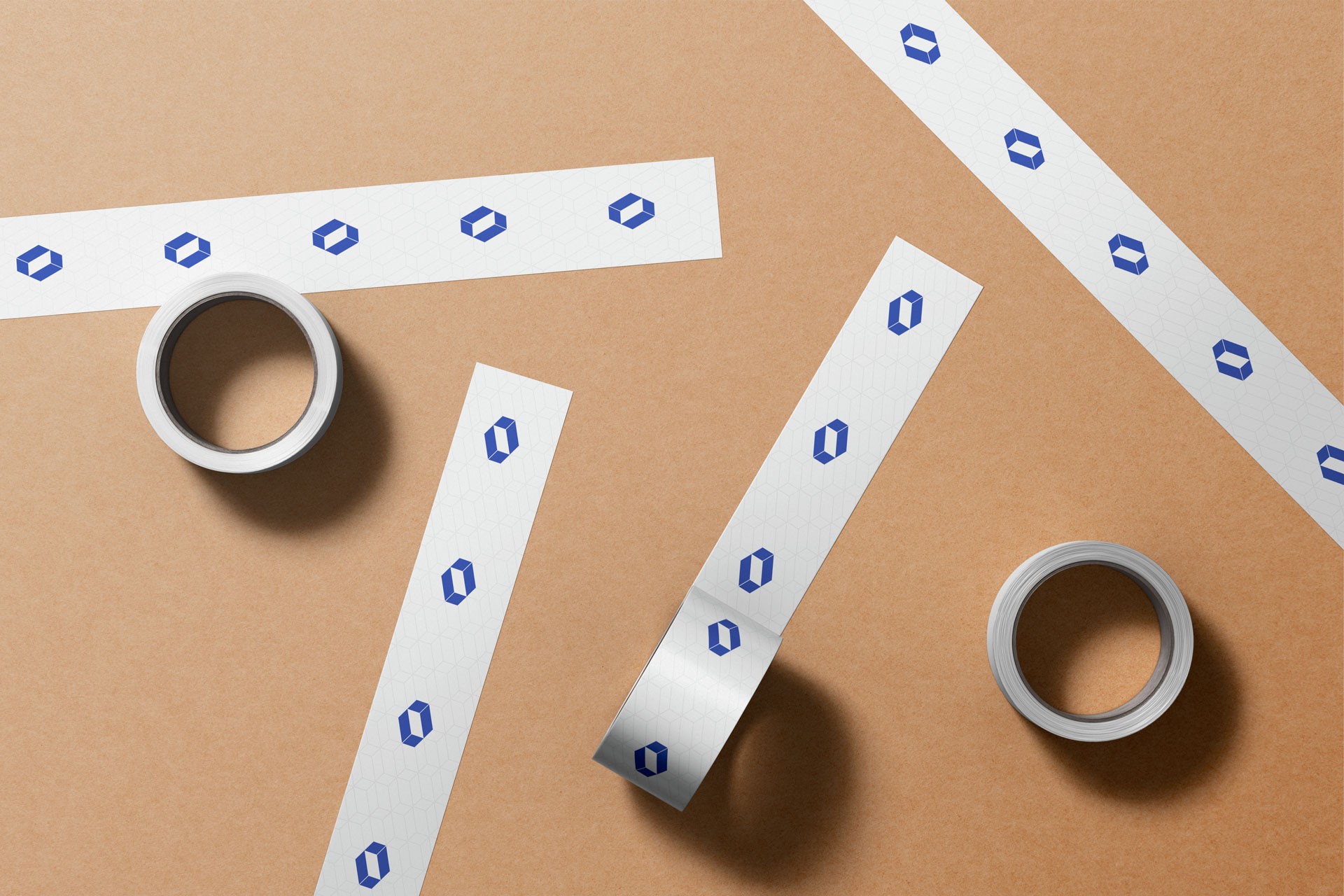 Klebeband von Studio Hartensteiner mit wiederholter Markenkennzeichnung.