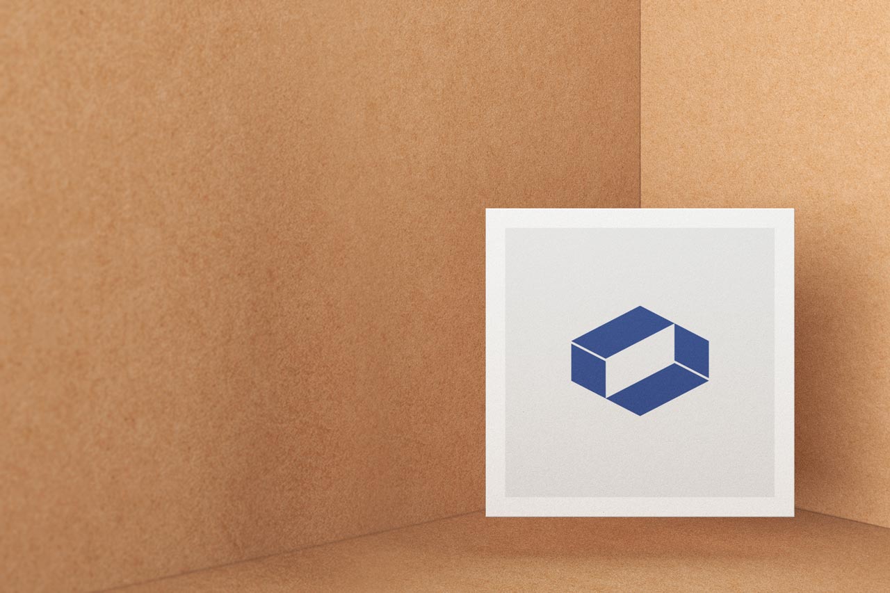 Bildmarke des Corporate Design für Studio Hartensteiner auf weißer Karte in einer Box aus Pappe.