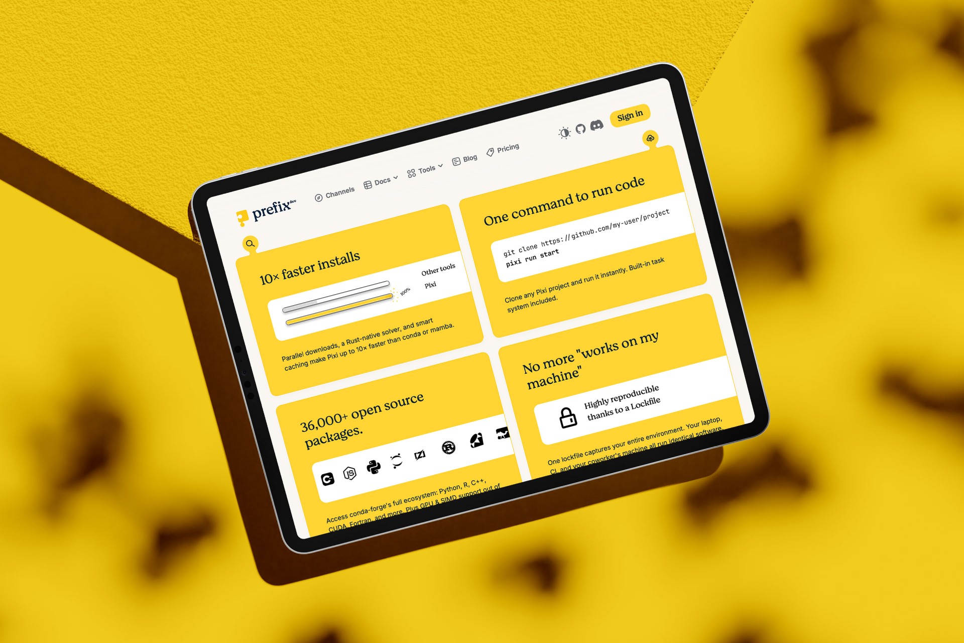 Tablet-Ansicht der prefix.dev-Website mit puzzlebasierten Modulen und freundlicher, technischer Gestaltung.